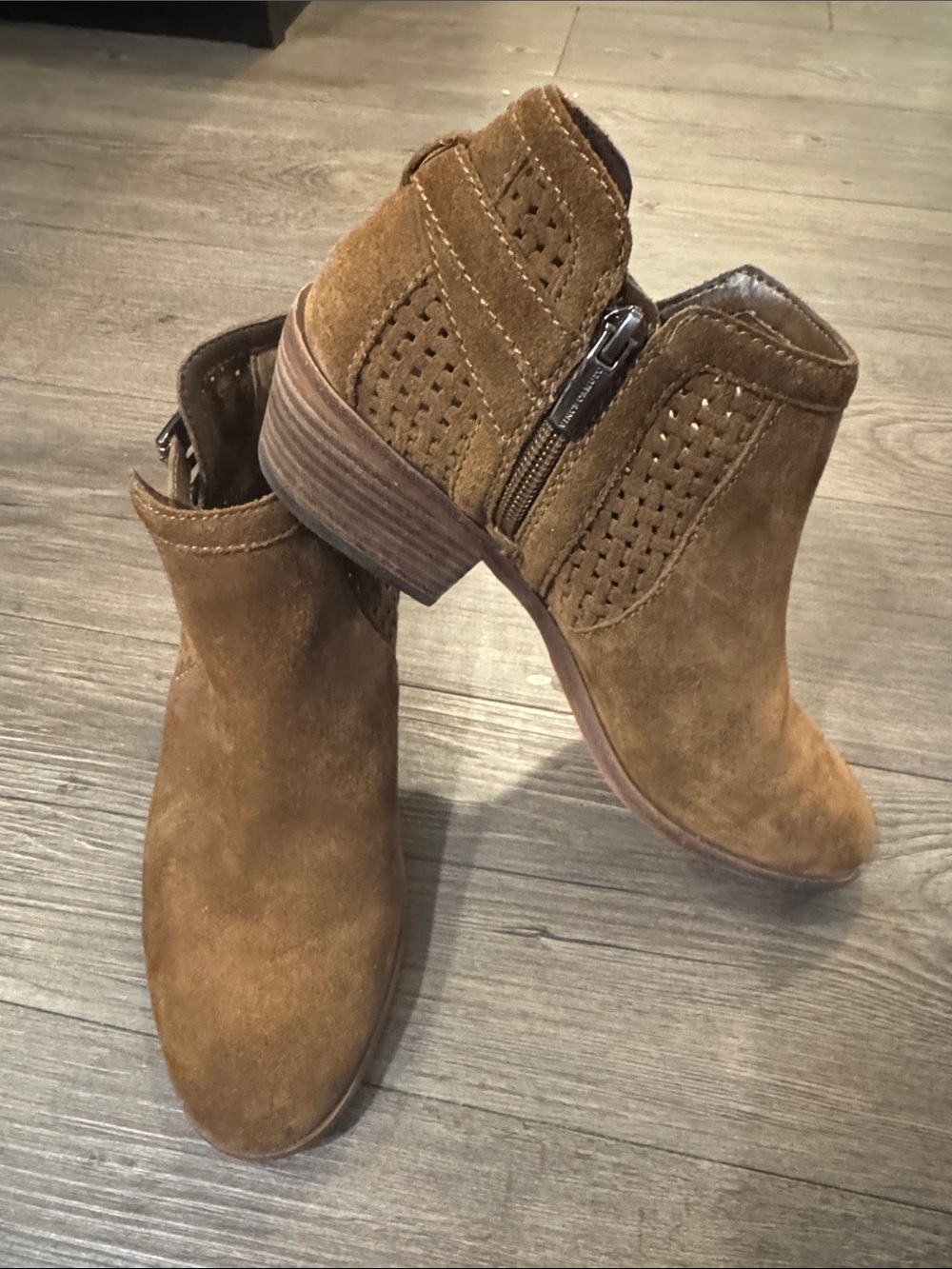 Vince Camuto Suede Ankle Booties w Silver Accents. 9.5 39.5EU. Like New!🔥